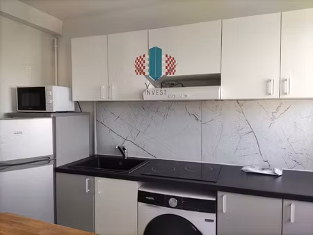 studio rénové  meublé  balcon  parking collectif  investisse