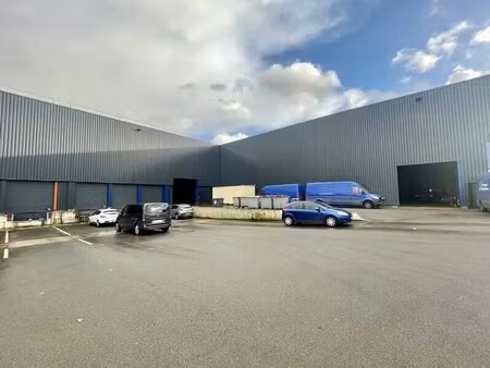 location entrepôt 216 m² à 5 050 m²