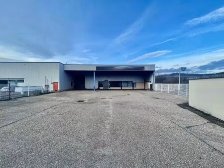 location local d'activités 1 443 m²