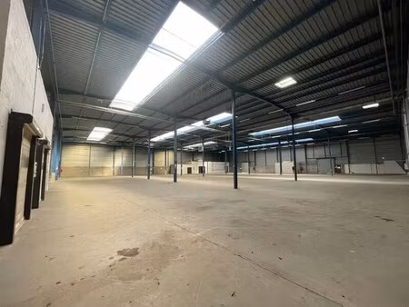 location local d'activités 725 m² à 3 266 m²