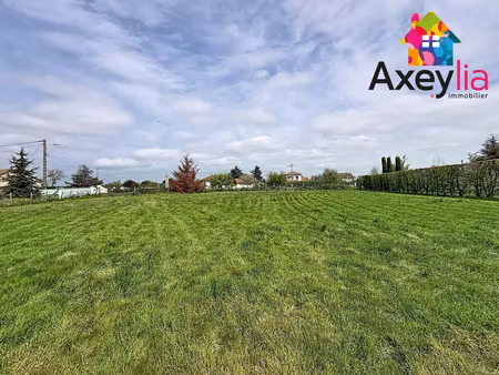 a vendre - renaison - terrain constructible et plat de 1288m2 en partie viabilisé