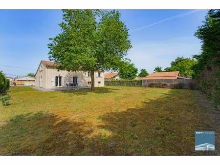 maison lumineuse sur 1 153 m2 exposée plein sud  cadre privi