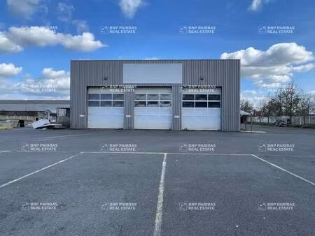 location local d'activités 595 m²