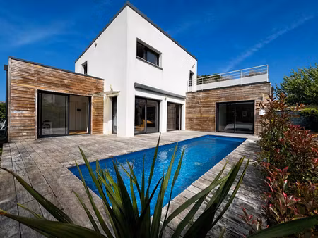maison moderne avec piscine au haillan