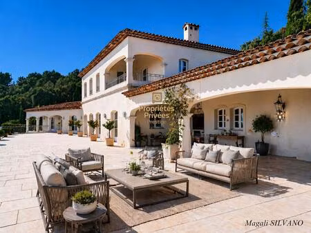 villa 10 pièces 500 m²  luxe et vue dominante