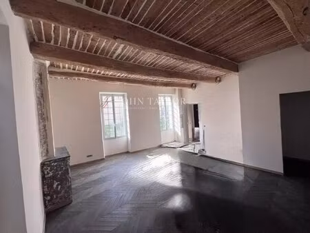 lourmarin centre à vendre magnifique appartement de type 2 proche château