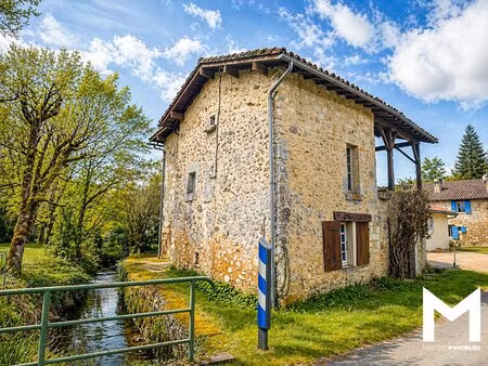 charmante maison en pierre du xixe siècle en bord de ruisseau ? à proximité de brantôme