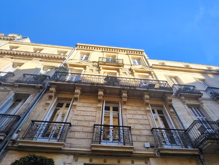 immeuble dans le triangle mixte - commercial et habitation