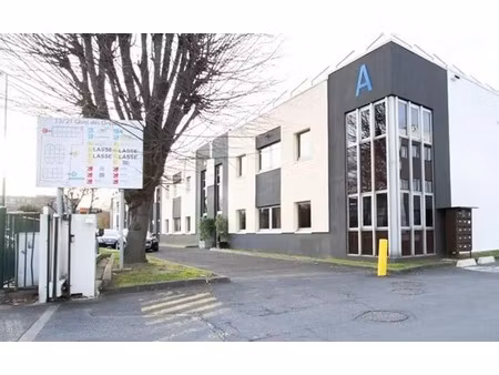 location local d'activités 1 086 m²