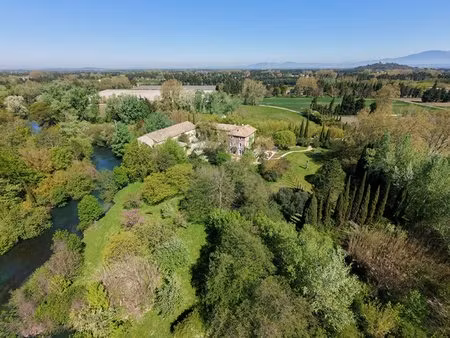 propriété d'exception à deux pas de l 'isle sur sorgues bastide moulin dépendances calme..