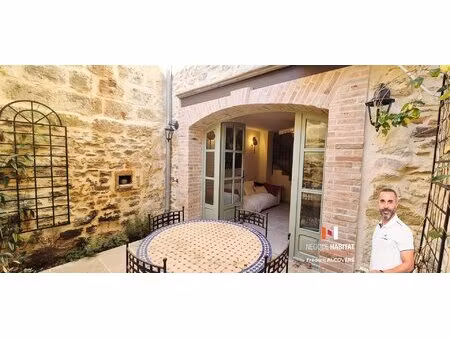 aigues mortes dans les remparts maison de village t4 de 88m2 avec terrasse entierement...