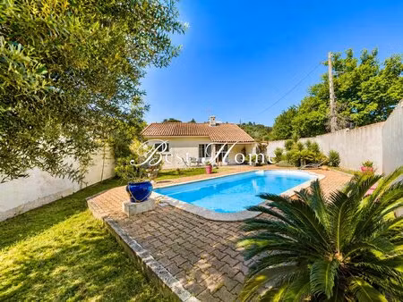 a vendre sur nîmes maison de plain-pied de type 5 avec piscine et garage proche...