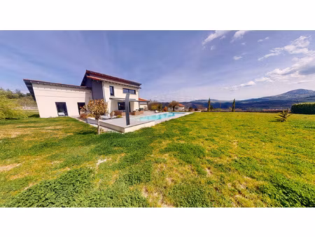 villa d'architecte de 208 m2 avec piscine et spa + grand gar
