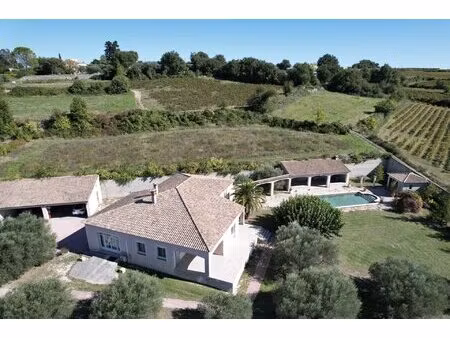 villa récente avec piscine et annexes à 20 minutes d'uzès