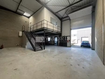 location local d'activités 150 m²