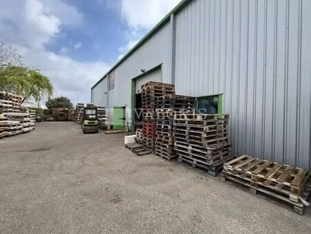 location local d'activités 617 m²