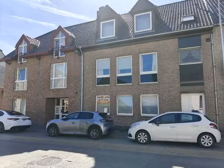 gelijkvloers appartement met twee slaapkamers en autostaanplaats in lokeren