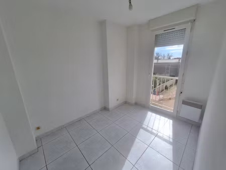 appartement t2 avec terrasse et place de stationnement - frontignan
