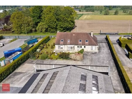 villa met magazijn te huur – uitstekende ligging