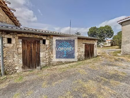bâtisse à réhabiliter d'environ 100m² à 10min de montendre