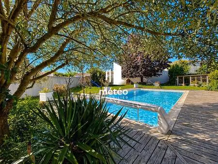 vente maison piscine à esnandes (17137) : à vendre piscine / 158m² esnandes