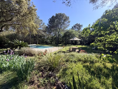 mas en pierre sur magnifique terrain plat de 10 000 m2