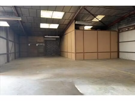 vente entrepôt 1 600 m²