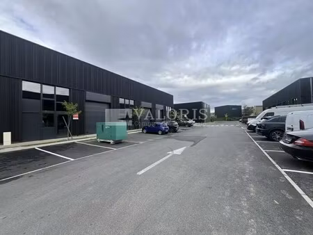 vente local d'activités 225 m² à 226 m²