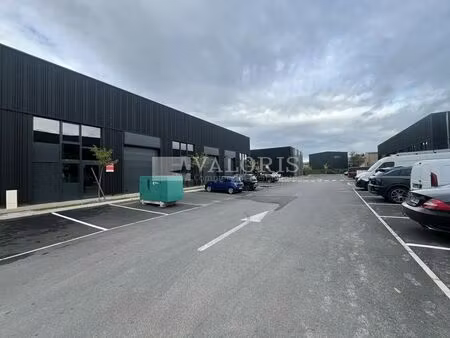 vente local d'activités 276 m² à 283 m²
