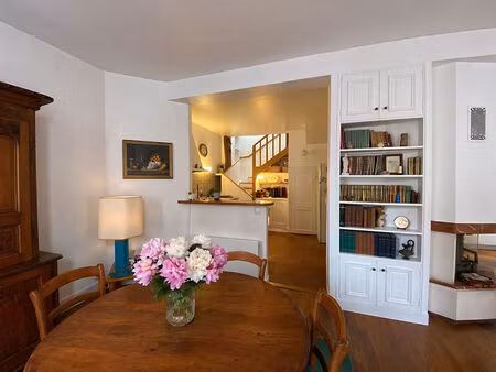 vente maison 8 pièces  200.00m²  maisons