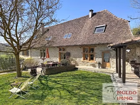 maison en pierre de 250 m² entièrement rénovée