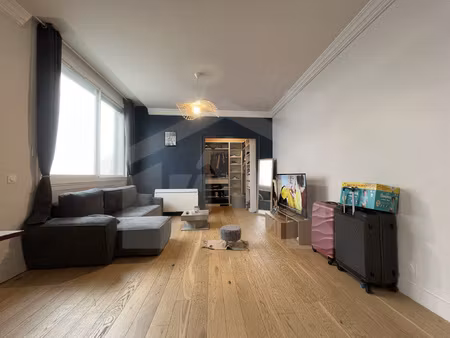 appartement t2 de 43m2 en rez-de-chaussée sur cours