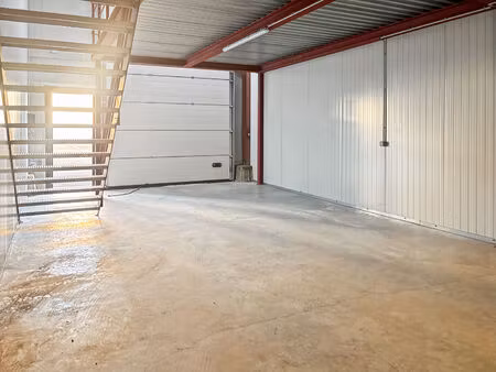 location entrepôt / local industriel  84.82m²  périgny