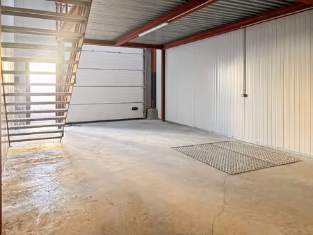 location entrepôt / local industriel  85.08m²  périgny