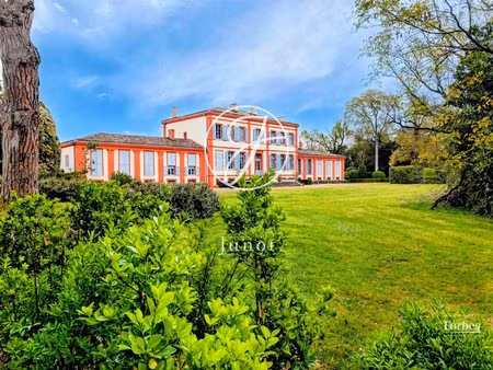 haute garonne- château du xixe avec vue sur les pyrénées  à 20 minutes de toulouse