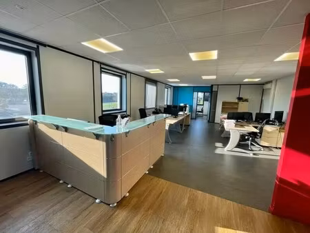 location bureaux 83 m²