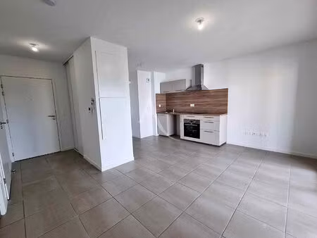 location appartement 2 pièces  41.85m²  mont