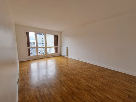 location appartement 3 pièces  66.65m²  caen