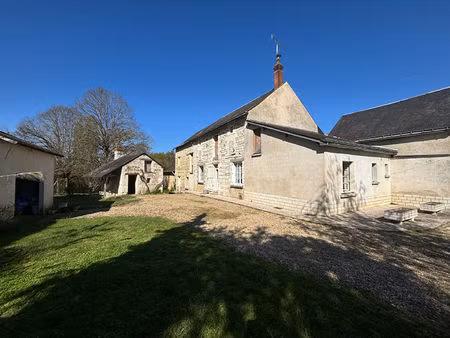 belle longère en pierres avec dépendances  caves et verger