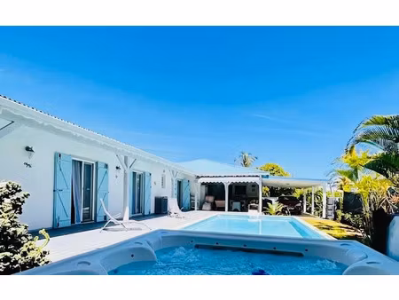 location maison  m² t-4 à baie-mahault  2 500 €