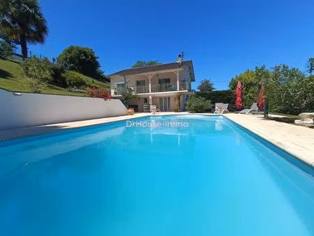 maison entièrement rénovée  secteur recherché  piscine et vue montagne