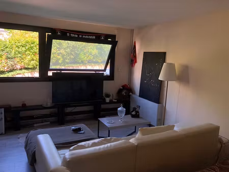 a louer studio avec place de parking proche des docks a rouen (76000)