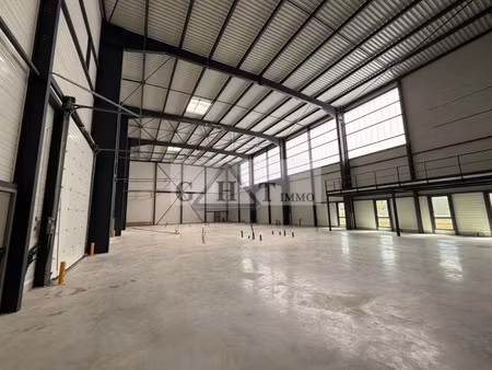 location local industriel 150 m² à croissy-beaubourg (77183)