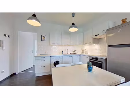 location appartement 3 pièces 45 m² à sathonay-camp (69580)