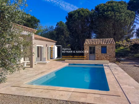 villa contemporaine avec vue  à 500 m du coeur du village