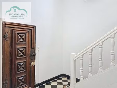 maison atypique avec tourelle