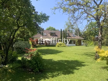 maison 8 pièces - 250 m²