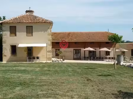 grande maison familiale avec piscine et belles vues