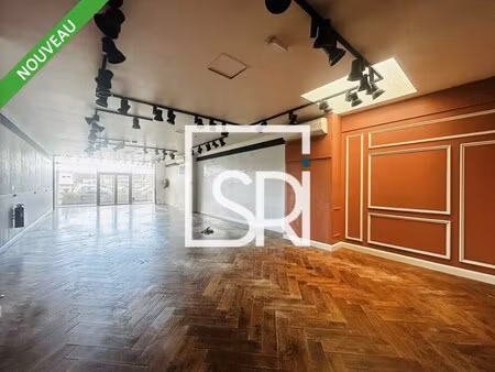 location commerce 149 m²