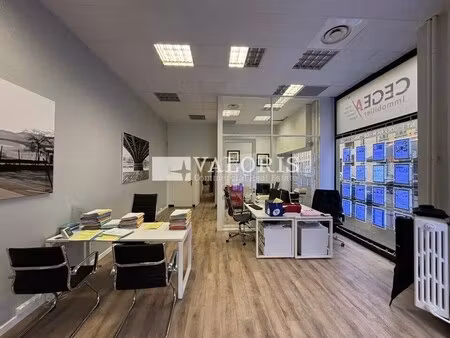 location commerce 55 m²